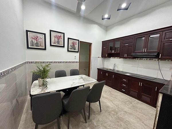Nhà 3 tầng Thạnh Xuân 24, Quận 12, 4 x 14m (56m²), 5.5 tỷ, 4 phòng ngủ, hẻm xe hơi