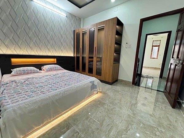 Nhà 3 tầng Thạnh Xuân 24, Quận 12, 4 x 14m (56m²), 5.5 tỷ, 4 phòng ngủ, hẻm xe hơi